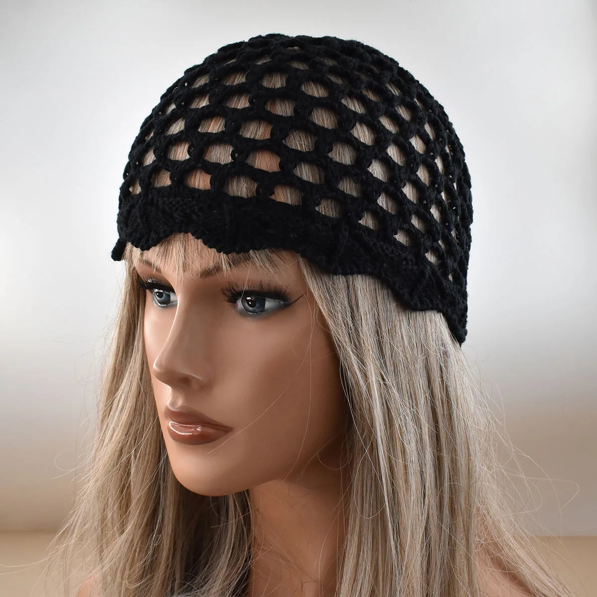 New Women Spring Summer Adjustable Mesh Knitted Pearl pendant Hat Fashion Breathable hollow woven artist with pullover charm Cap
