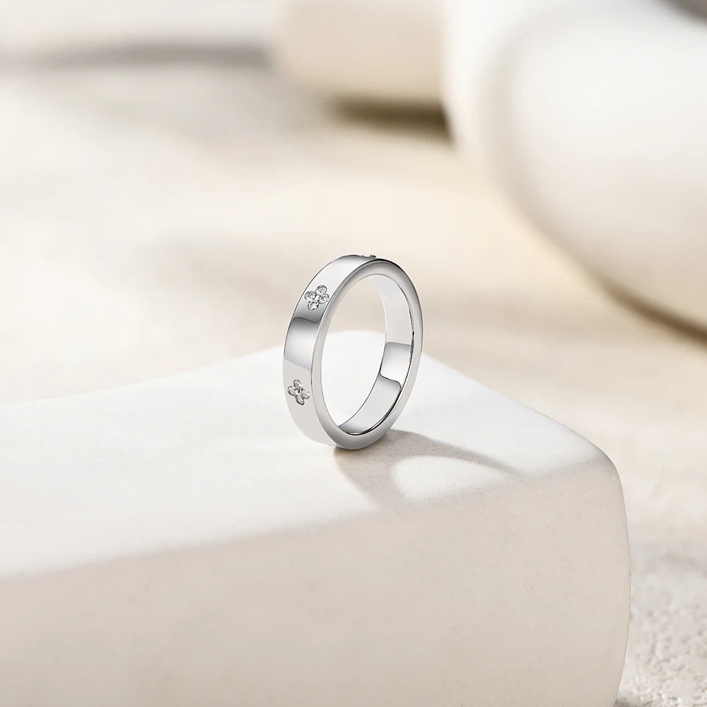 ATTAGEMS Simple D VVS1 Moissanite Ring Round Cut 1.2mm S925 Sterling SIlver Wedding Band Jewelry For Women