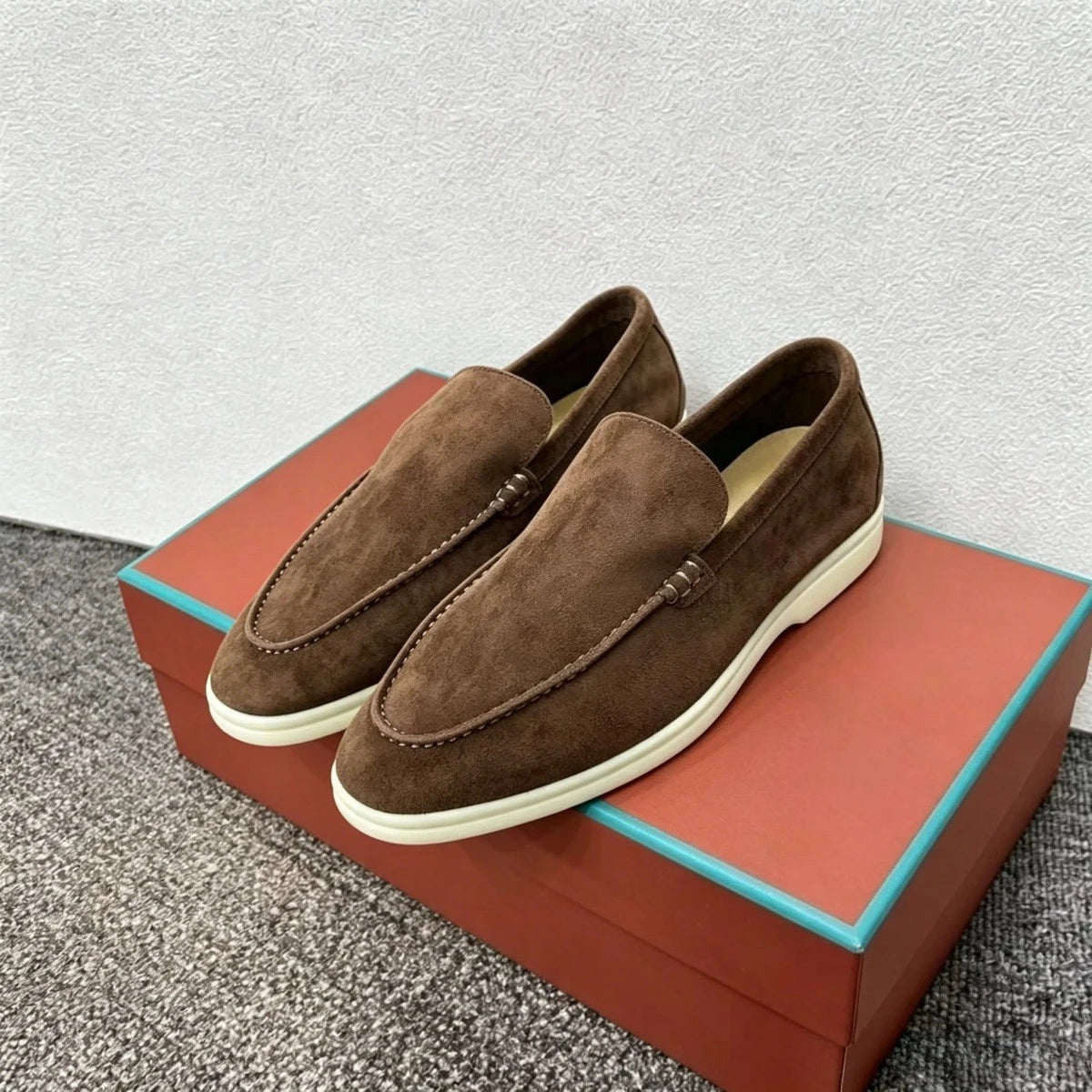 2026 New Designer Suede Women's Shoes Spring and Summer Casual Soft-Soled Shoes High-Quality Cashmere Fashion Trendy Flats Plus Size：35-45