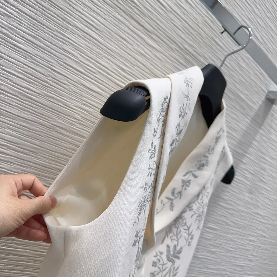 Women's Sleeveless Button-Up Lapel  Collar Embroidered Vest Fashionable Elegant Spring Summer 2650966