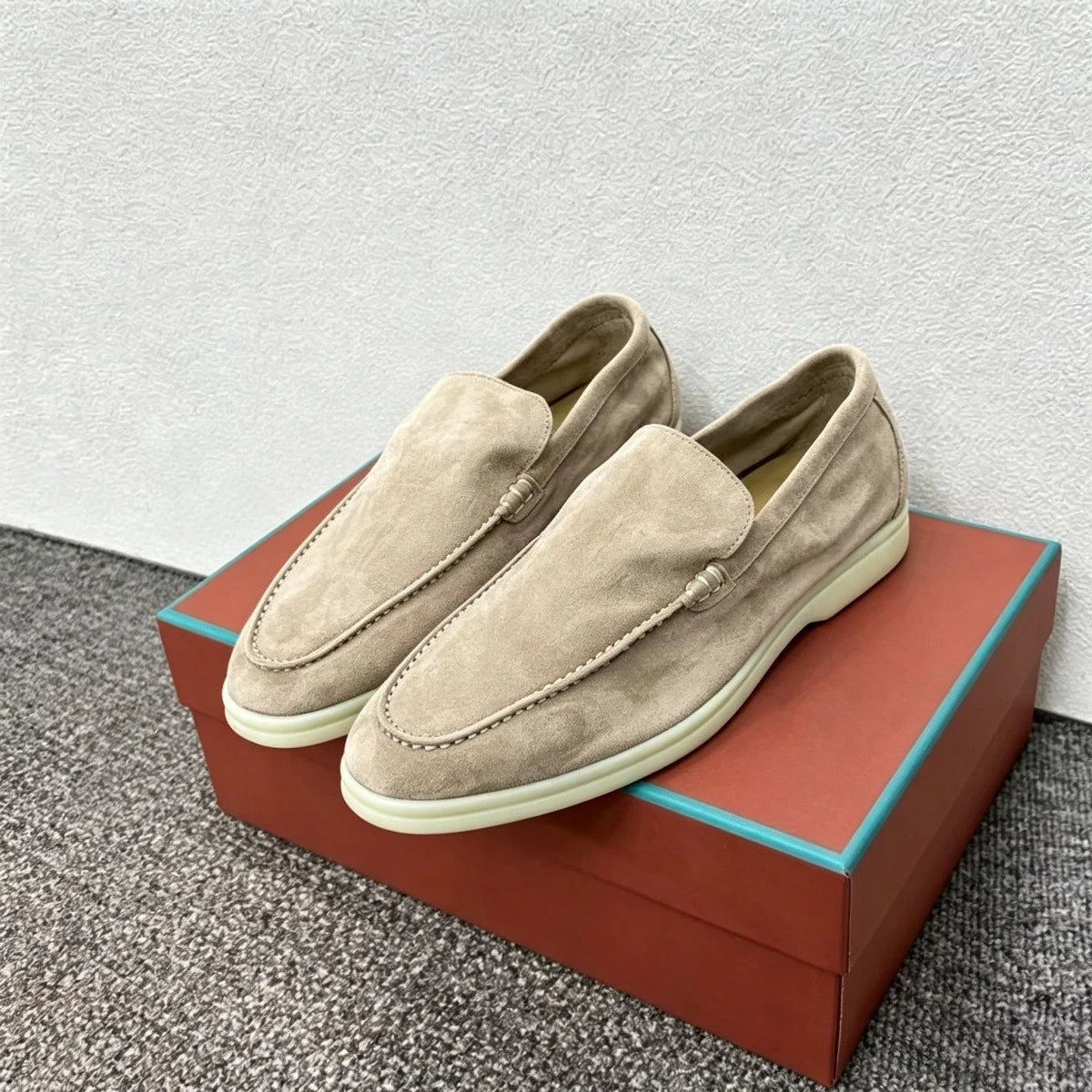 2026 New Designer Suede Women's Shoes Spring and Summer Casual Soft-Soled Shoes High-Quality Cashmere Fashion Trendy Flats Plus Size：35-45