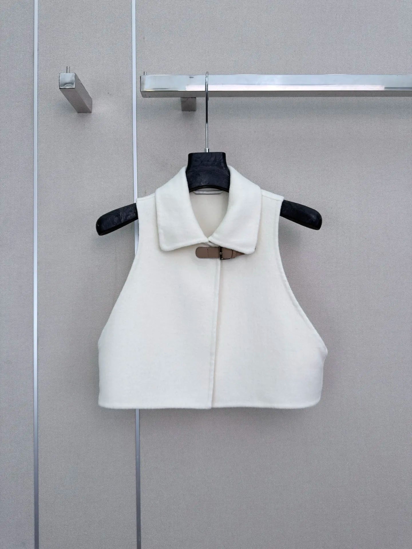 Women's Solid Color Wool Long Sleeved V-neck Button Top+Lapel Vest Set, Autumn and Winter Fashionable And Elegant 26713217