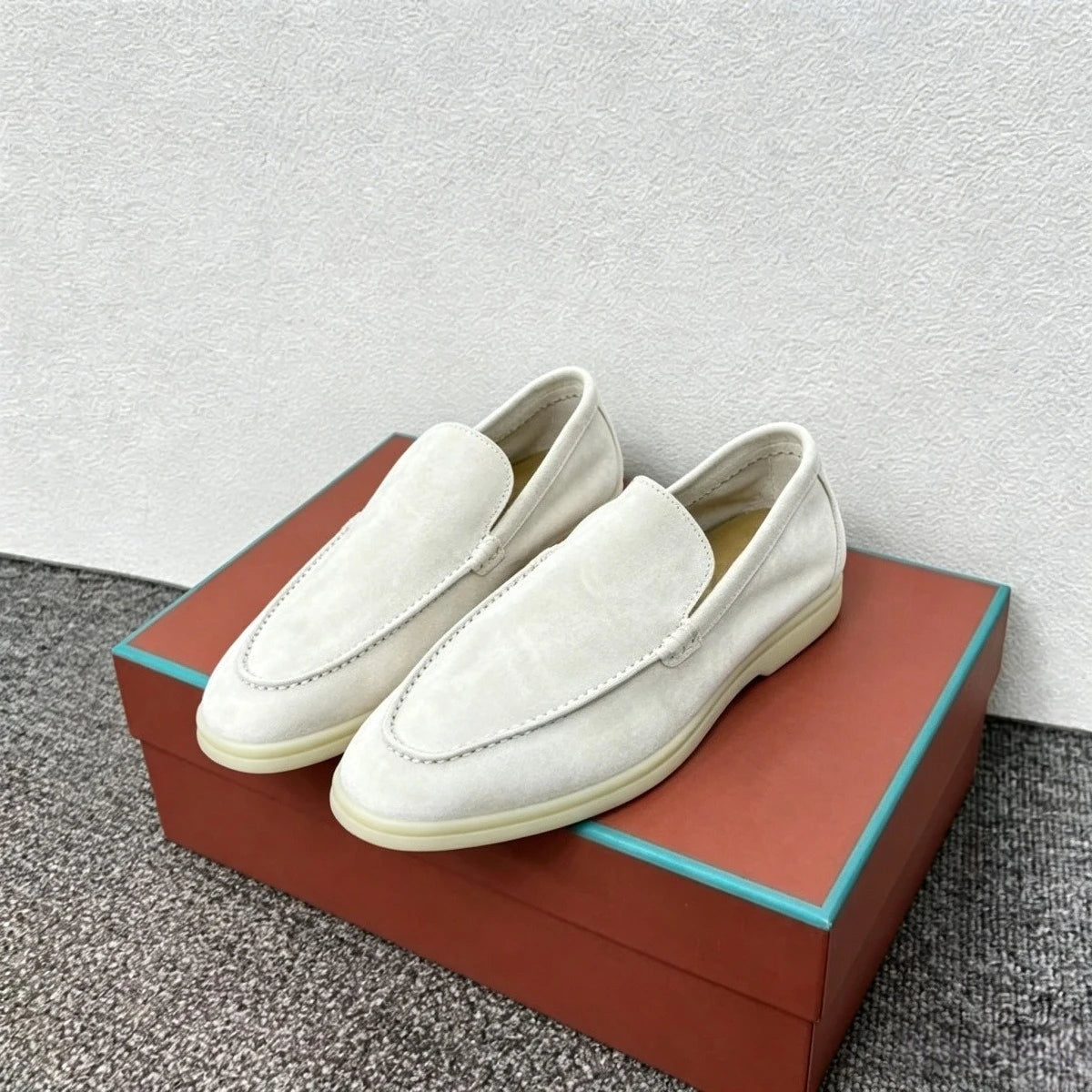 2026 New Designer Suede Women's Shoes Spring and Summer Casual Soft-Soled Shoes High-Quality Cashmere Fashion Trendy Flats Plus Size：35-45