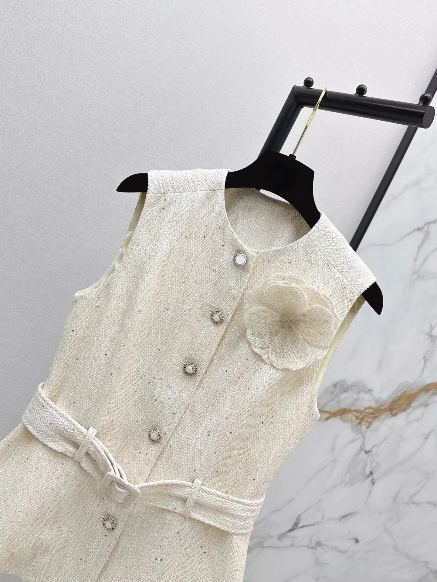 Women's Sleeveless Round Neck Single Breasted Vest With Waistband For Spring And Autumn Fashion, Casual And Elegant Style 267144