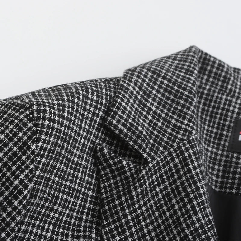 Men s Classic Plaid Print  Fit Blazer Jacket with Notched Lapel and Two Button Closure for Fall Fashion Comfort