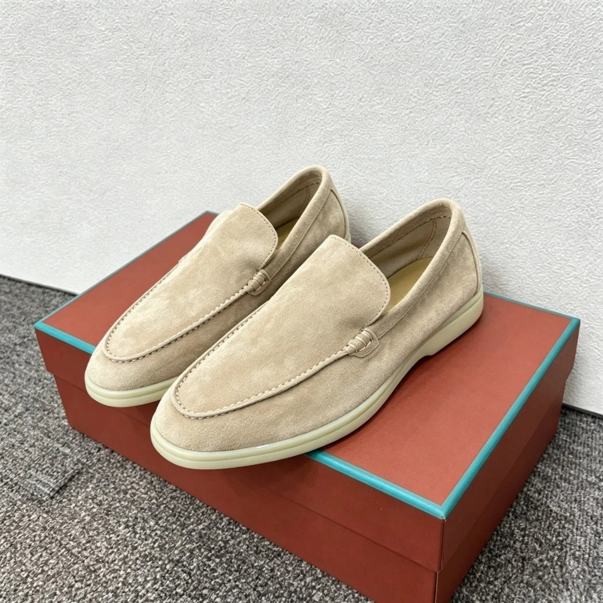 2026 New Designer Suede Women's Shoes Spring and Summer Casual Soft-Soled Shoes High-Quality Cashmere Fashion Trendy Flats Plus Size：35-45