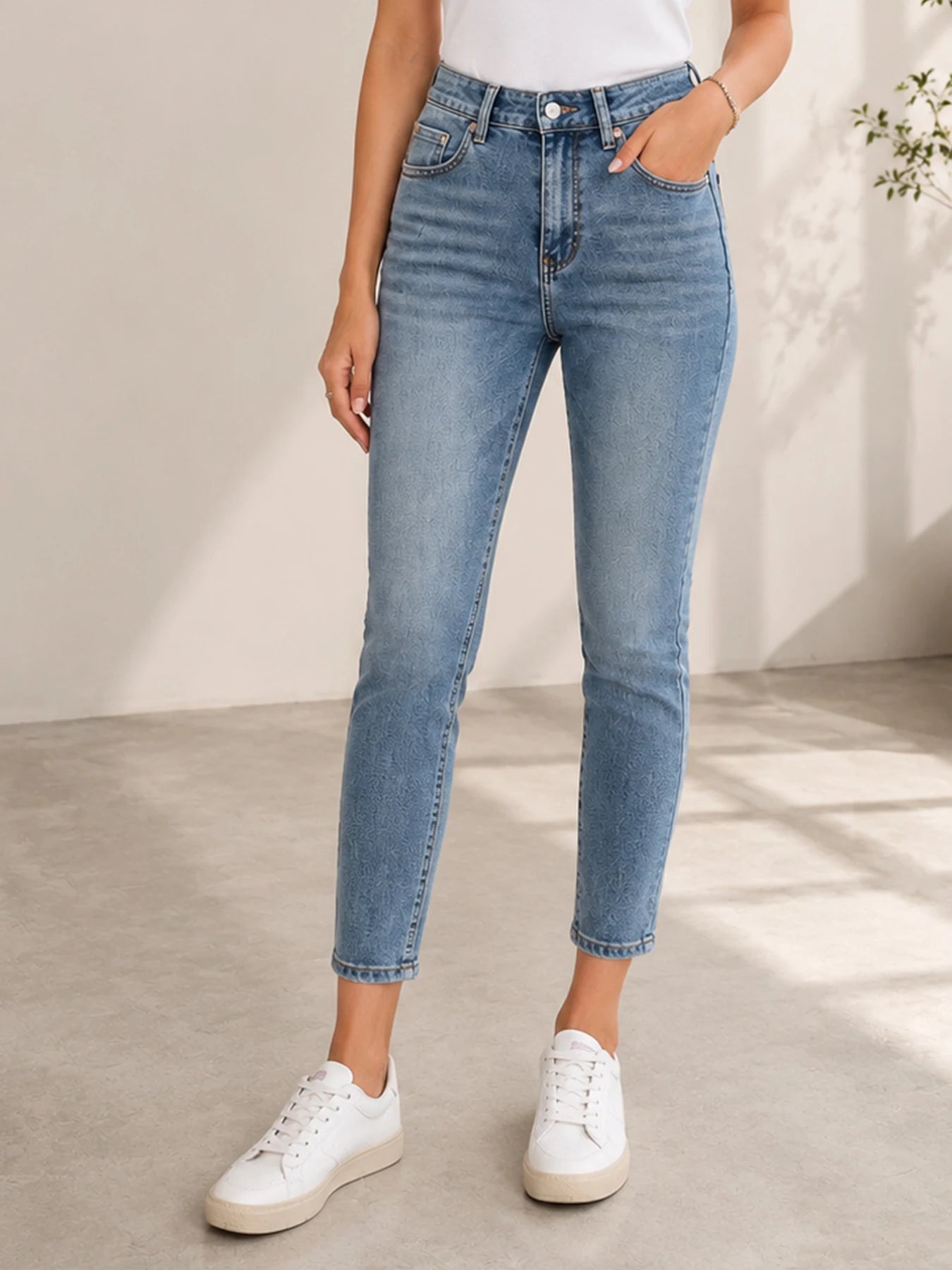 Summer women's mid waist elastic washed blue tight jeans with pockets, versatile and casual, suitable for casual wear outside
